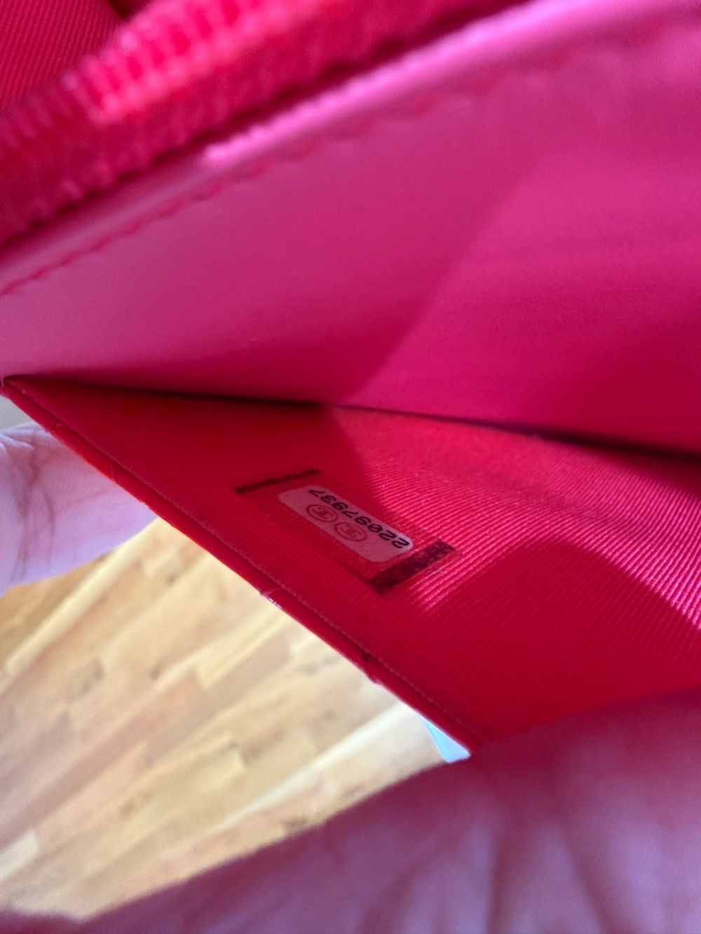 CHANEL Quilted Patent Clutch in Bright Red with Gold-Tone CC Lock - Picture 4 of 8